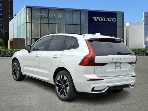2026 Volvo XC60 Plus