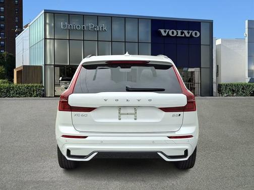 2026 Volvo XC60 Plus