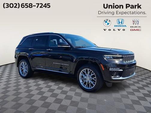 Diamond Black Crystal Pearlcoat 2023 Jeep Grand Cherokee Summit