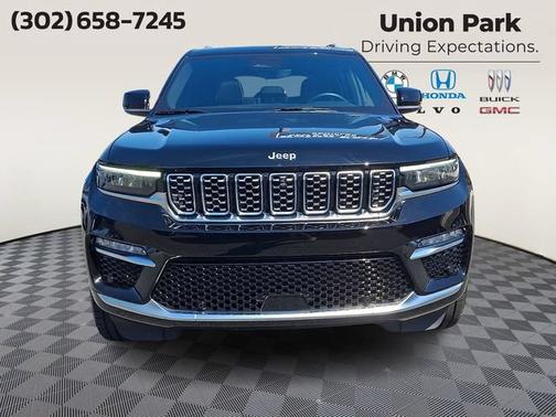 Diamond Black Crystal Pearlcoat 2023 Jeep Grand Cherokee Summit