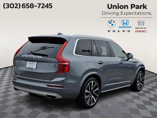 2020 Volvo XC90 T6 Momentum