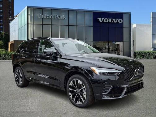 Onyx Black Metallic 2026 Volvo XC60 Plus