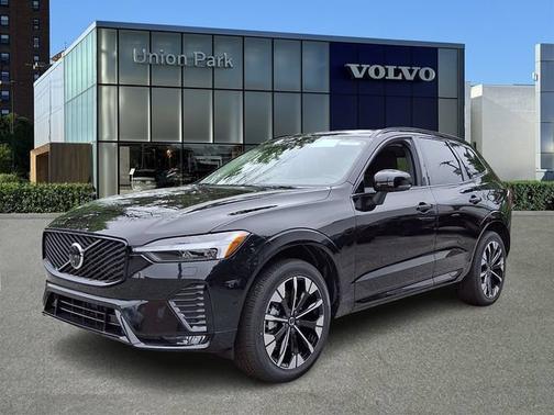 Onyx Black Metallic 2026 Volvo XC60 Plus
