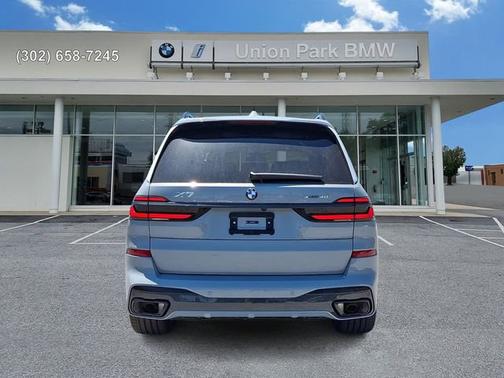 Brooklyn Grey Metallic 2027 BMW X7 xDrive40i