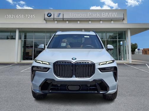 Brooklyn Grey Metallic 2027 BMW X7 xDrive40i