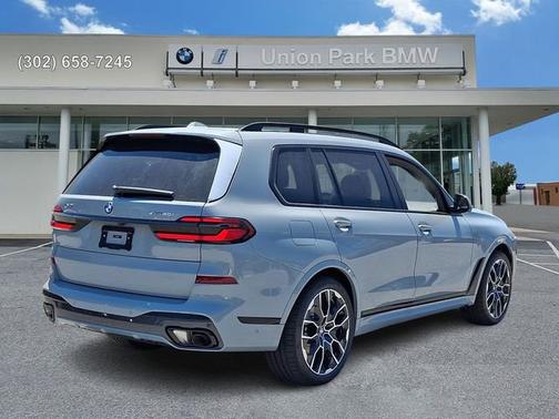 Brooklyn Grey Metallic 2027 BMW X7 xDrive40i