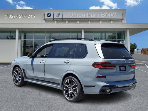 Brooklyn Grey Metallic 2027 BMW X7 xDrive40i