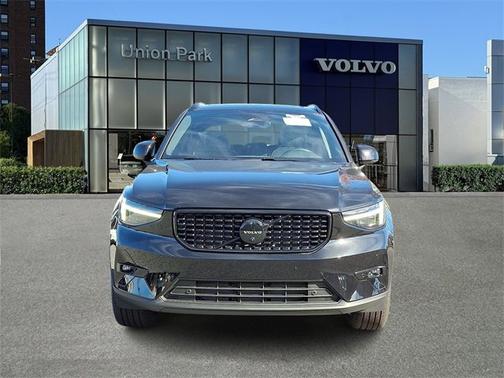 2026 Volvo XC40 Ultra Black Edition