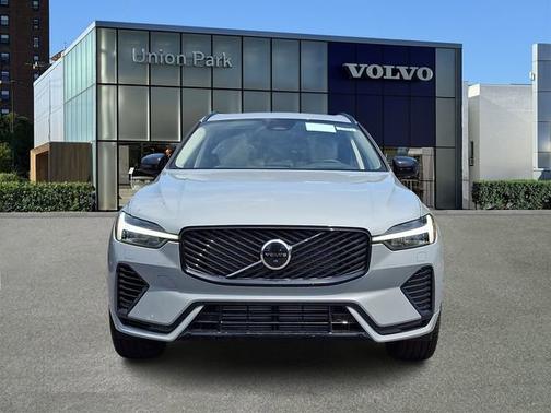 Vapour Grey Metallic 2026 Volvo XC60 Plug-In Hybrid Ultra