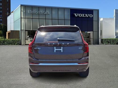 Mulberry Red Metallic 2026 Volvo XC90 Core