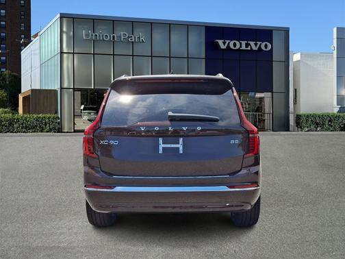 Mulberry Red Metallic 2026 Volvo XC90 Core