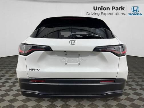 Platinum White Pearl 2027 Honda HR-V LX