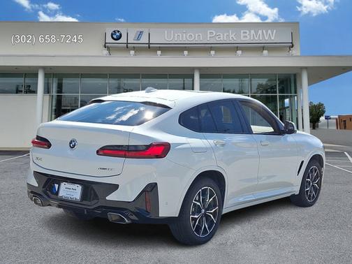 2025 BMW X4 xDrive30i