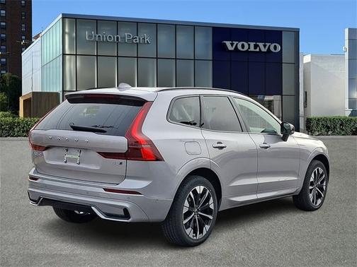 2026 Volvo XC60 Plus