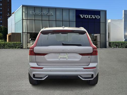 2026 Volvo XC60 Plus