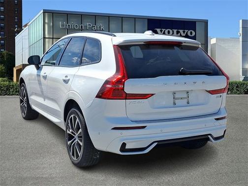 2025 Volvo XC60 Plus