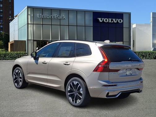 Bright Dusk Metallic 2026 Volvo XC60 Plus