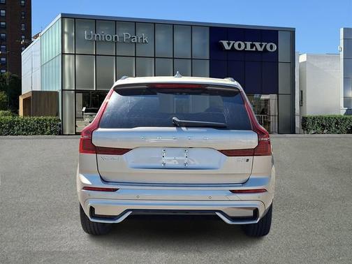 Bright Dusk Metallic 2026 Volvo XC60 Plus