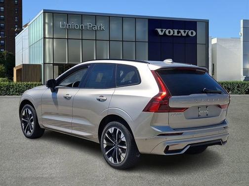 Bright Dusk Metallic 2026 Volvo XC60 Plus