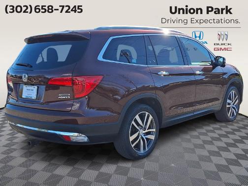 Maroon 2017 Honda Pilot Touring