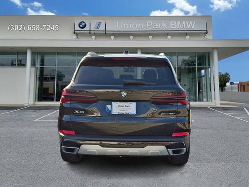 Black Sapphire Metallic 2024 BMW X5 xDrive40i