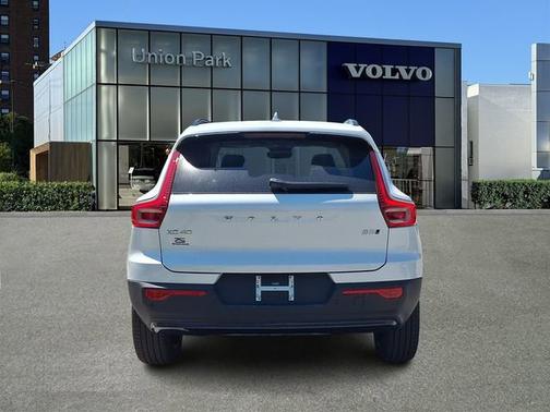 Crystal White 2026 Volvo XC40 Ultra