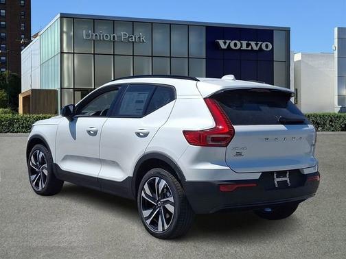 Crystal White 2026 Volvo XC40 Ultra