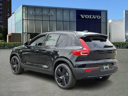 Onyx Black 2026 Volvo XC40 Ultra Black Edition