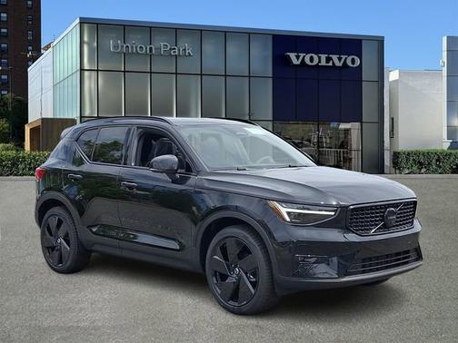 Onyx Black 2026 Volvo XC40 Ultra Black Edition