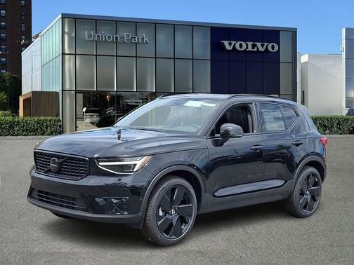 Onyx Black 2026 Volvo XC40 Ultra Black Edition