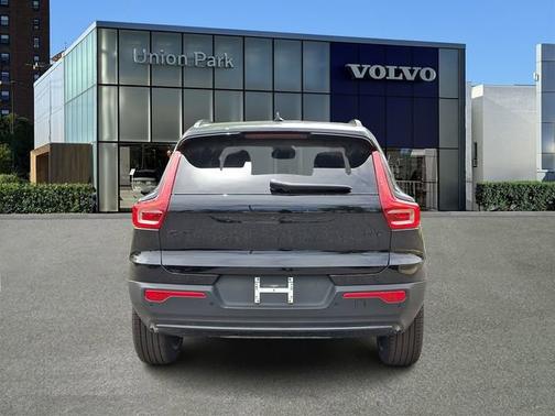 Onyx Black 2026 Volvo XC40 Ultra Black Edition