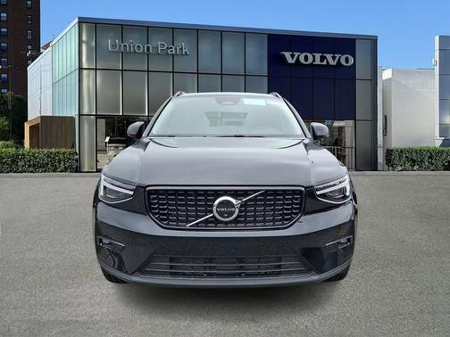 Onyx Black 2026 Volvo XC40 Ultra