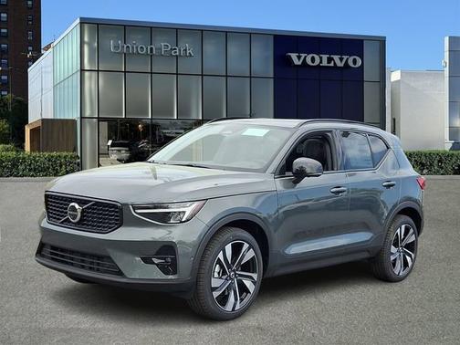 Forest Lake 2026 Volvo XC40 Plus