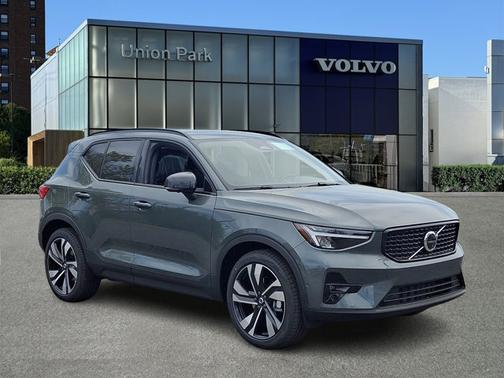Forest Lake 2026 Volvo XC40 Plus