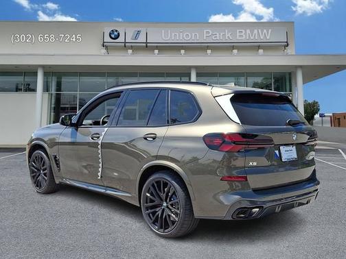 Manhattan Green Metallic 2026 BMW X5 M60i