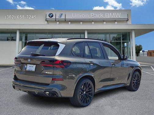 Manhattan Green Metallic 2026 BMW X5 M60i