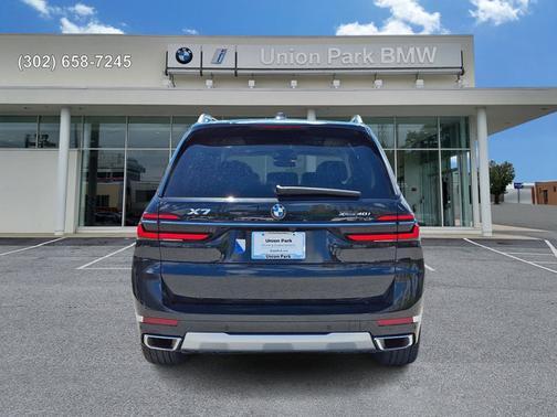 Black Sapphire Metallic 2023 BMW X7 xDrive40i