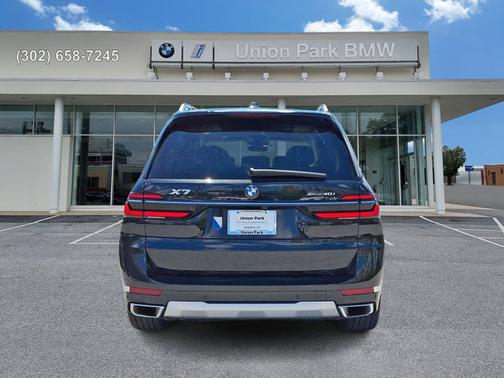 Black Sapphire Metallic 2023 BMW X7 xDrive40i
