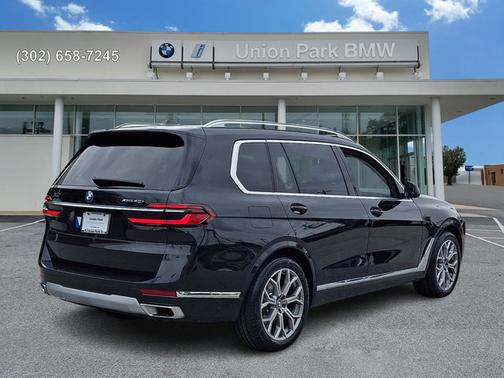 Black Sapphire Metallic 2023 BMW X7 xDrive40i