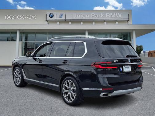 Black Sapphire Metallic 2023 BMW X7 xDrive40i