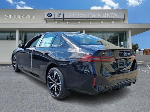 Black Sapphire Metallic 2026 BMW i5 M60