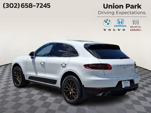 White - 0Q 2015 Porsche Macan S
