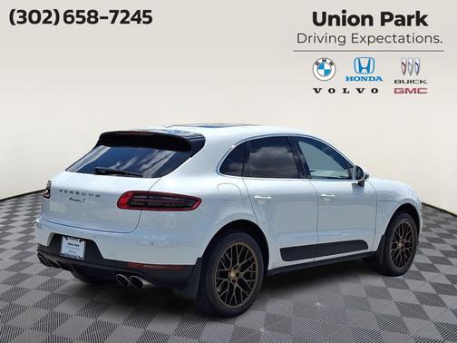 White - 0Q 2015 Porsche Macan S
