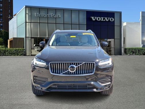 2022 Volvo XC90 Momentum
