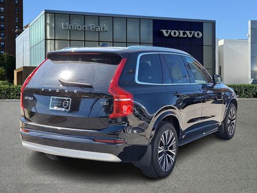 2022 Volvo XC90 Momentum
