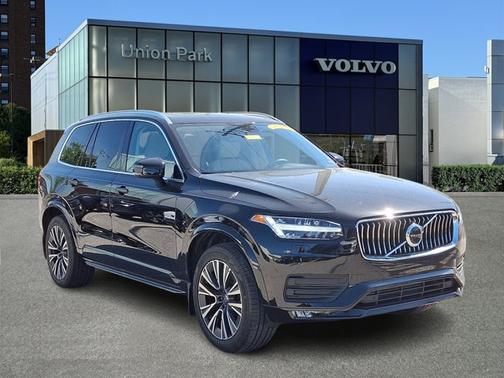 2022 Volvo XC90 Momentum