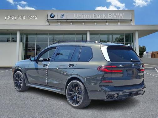 Dravit Grey Metallic 2026 BMW X7 M60i