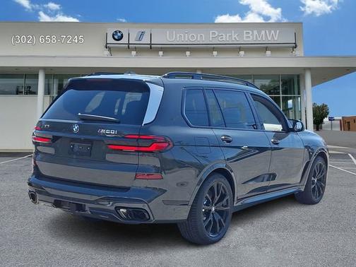 Dravit Grey Metallic 2026 BMW X7 M60i