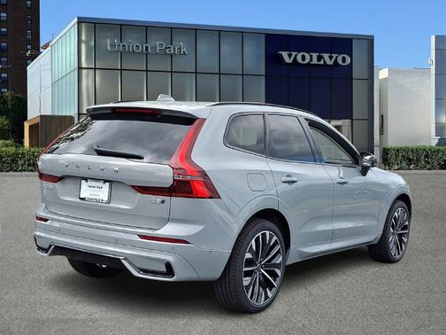 Forest Lake 2027 Volvo XC60 Plug-In Hybrid Ultra