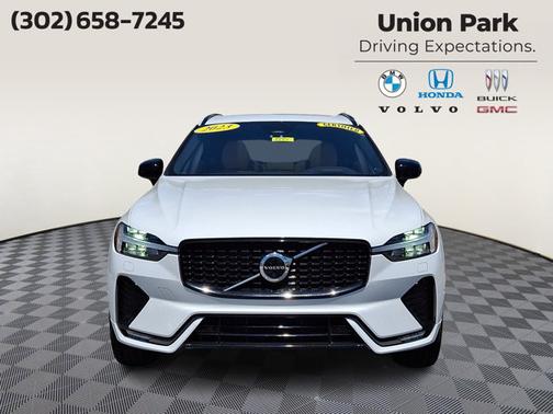 Crystal White Metallic 2023 Volvo XC60 Ultimate Dark Theme